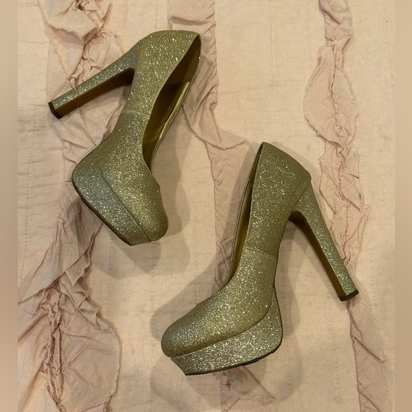Mossimo Supply Co. Shoes - Mossimo Gold Glitter Paisley Heels